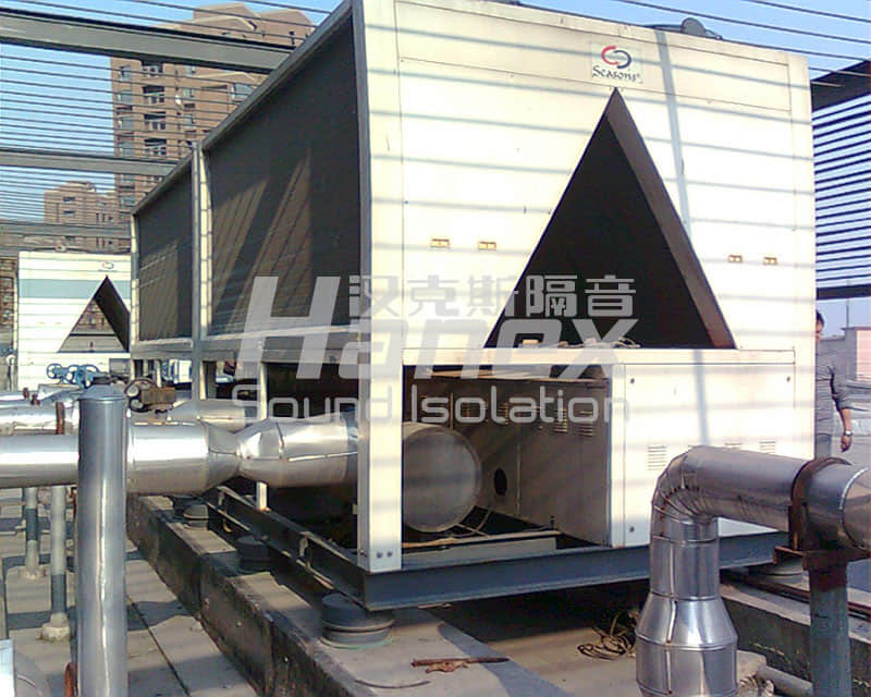 連城國際綜合樓屋面熱泵機組噪聲治理現場 連城國際綜合樓屋面熱泵機組噪聲治理現場